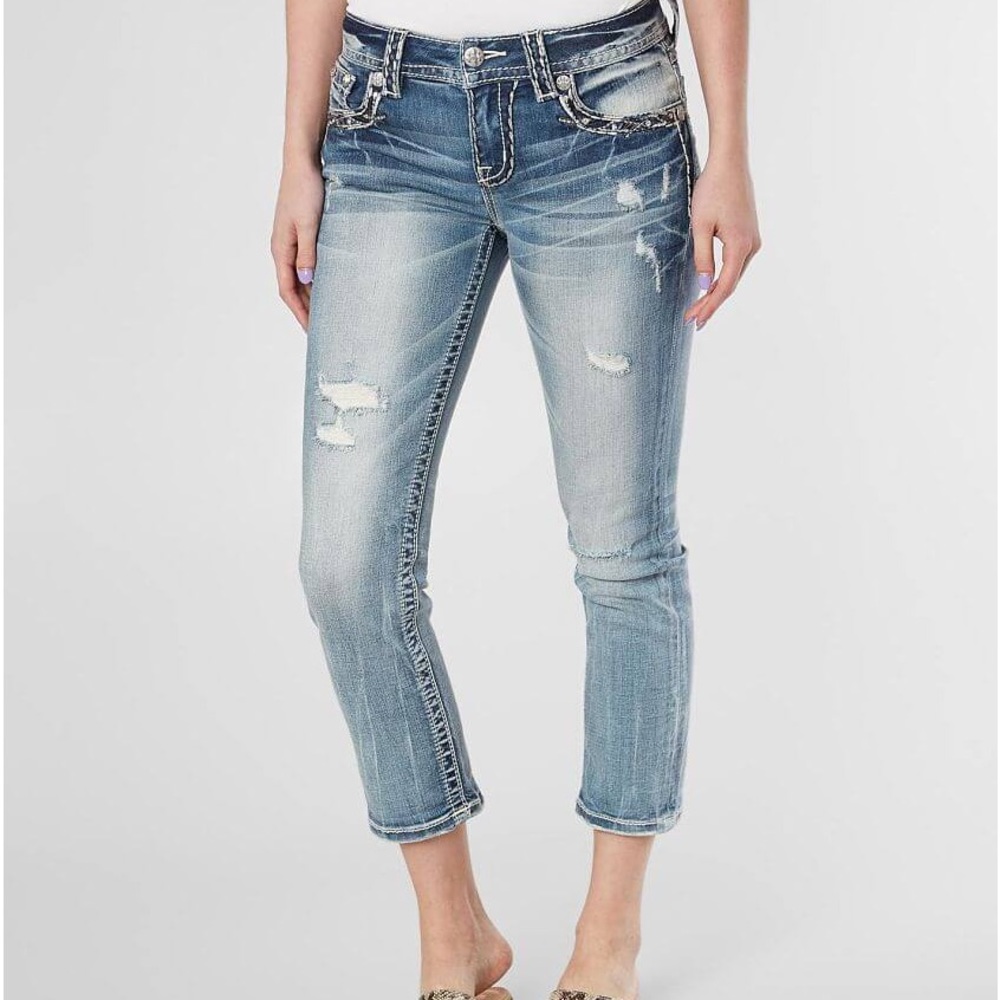 Miss Me Signature Crop Distressed Light Wash Low-Rise Size 29